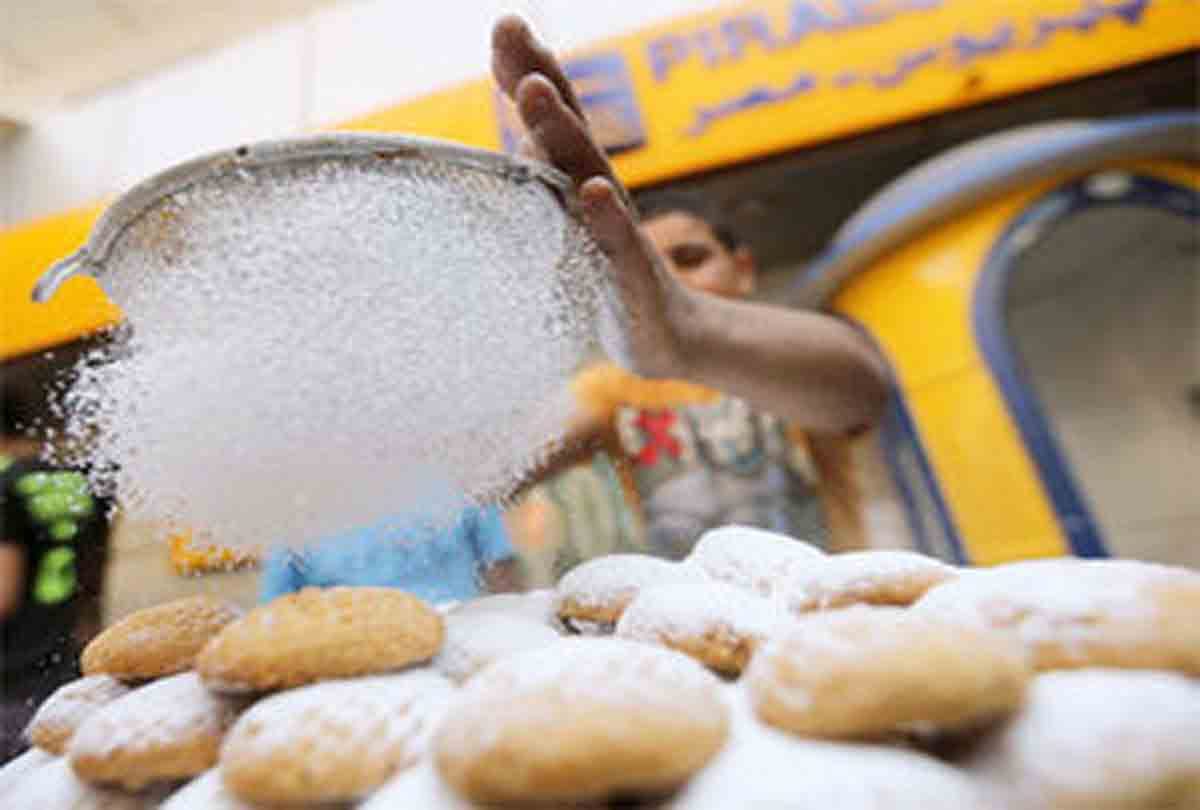 young man robbed by feeding laddus