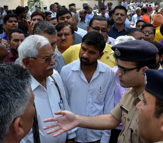 former soldiers block lal phatak road