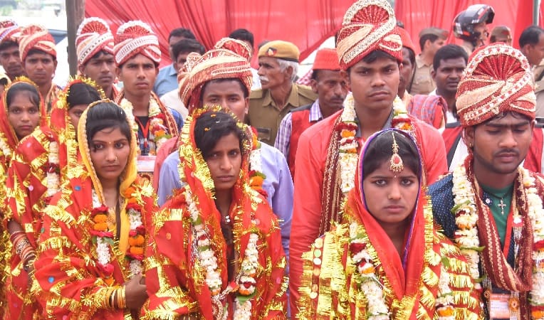 101 युवक-युवतियों ने रचाई शादी