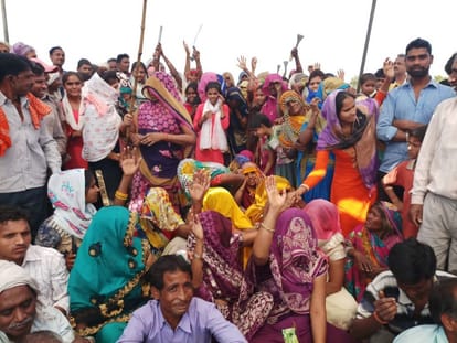 firozabad bjp mla sitting on dharna with villagers