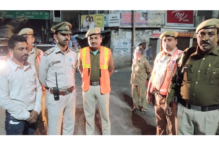 SP una Diwakar Sharma suspended 5 police jawans and home guards fro taking bribe of rupee 200