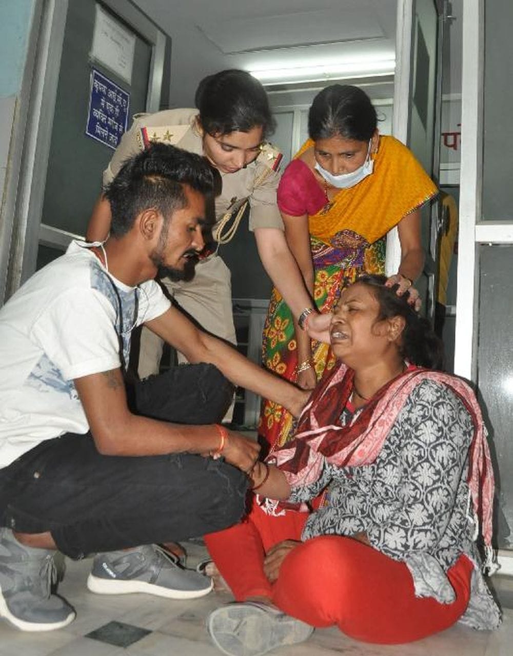 agra four died in road accident 
