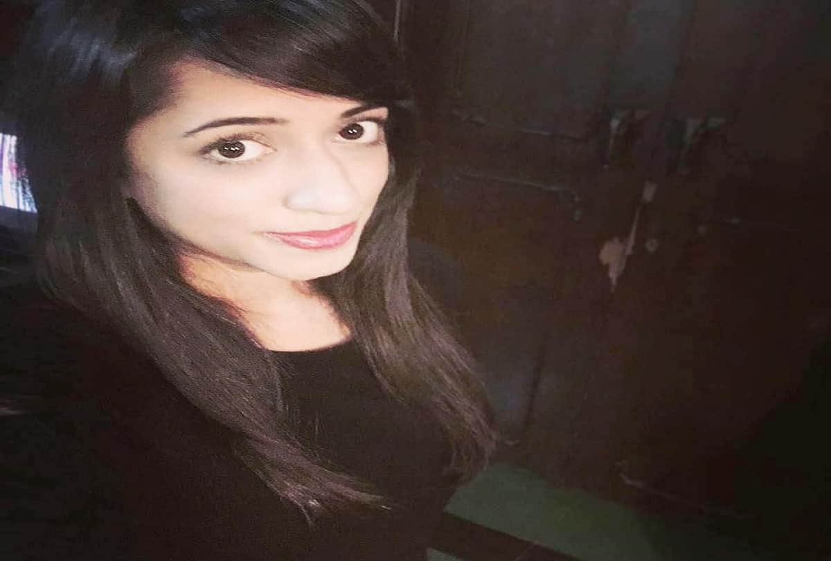 6 bollywood villains beautiful daughter see the photos here