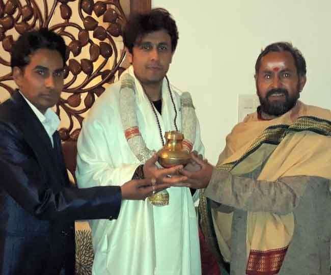 Bollywood big singer in rishikesh