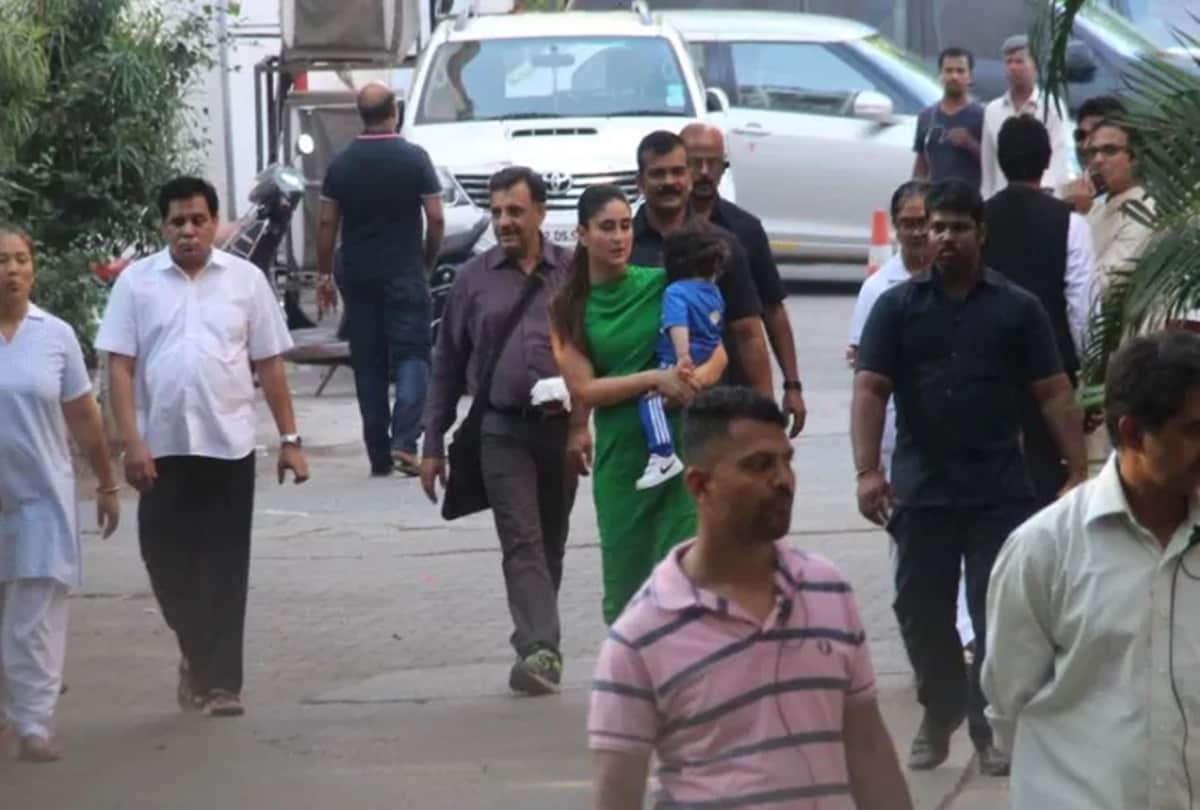 mommy kareena kapoor spotted with taimur at mehboob studio