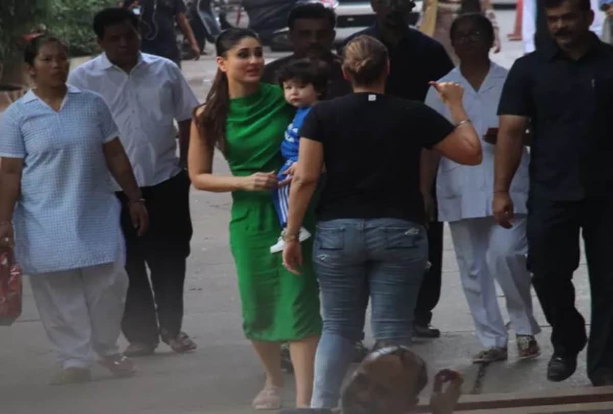 mommy kareena kapoor spotted with taimur at mehboob studio