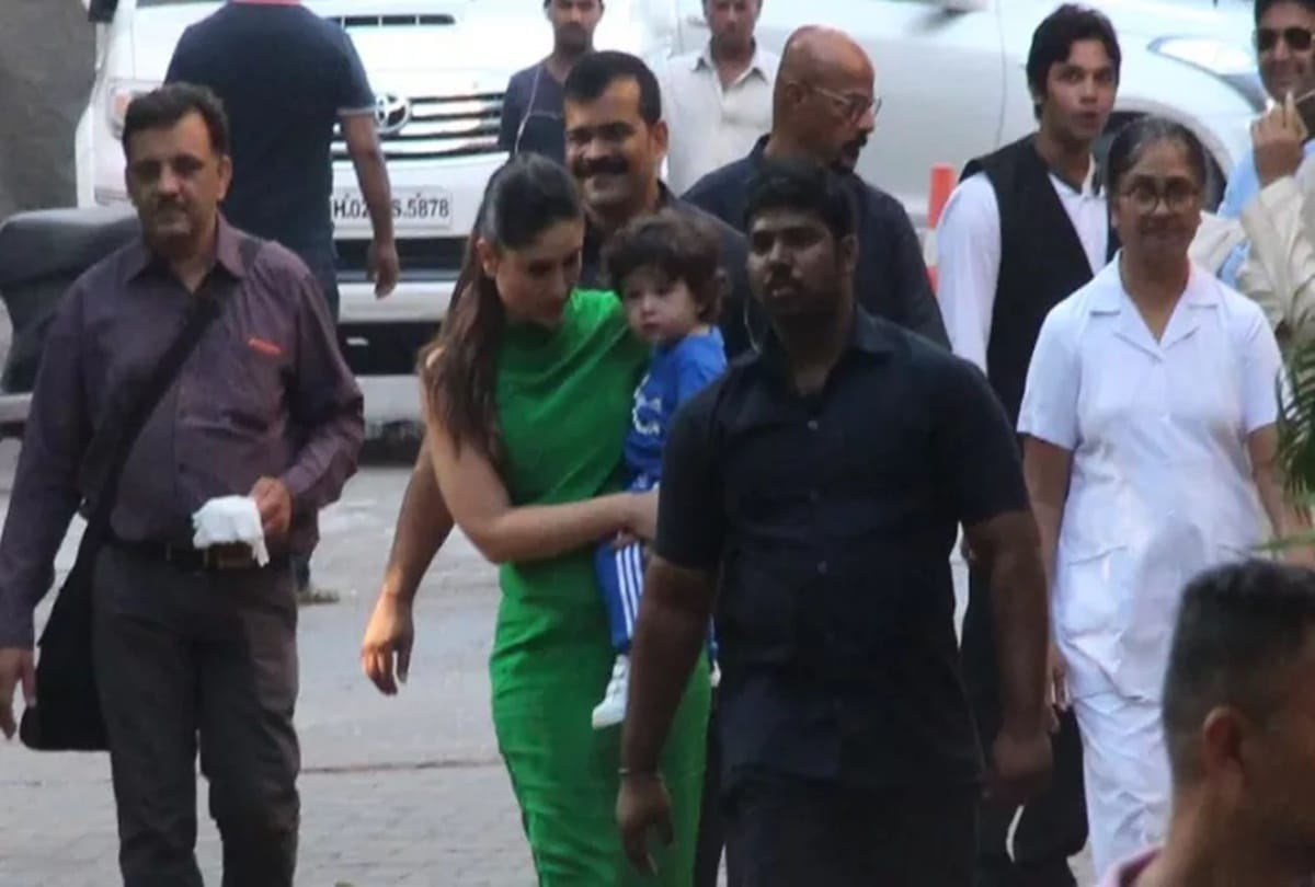 mommy kareena kapoor spotted with taimur at mehboob studio