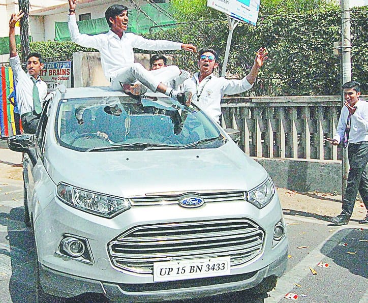 paraai likhaai ki nahi, nakal nahi challi