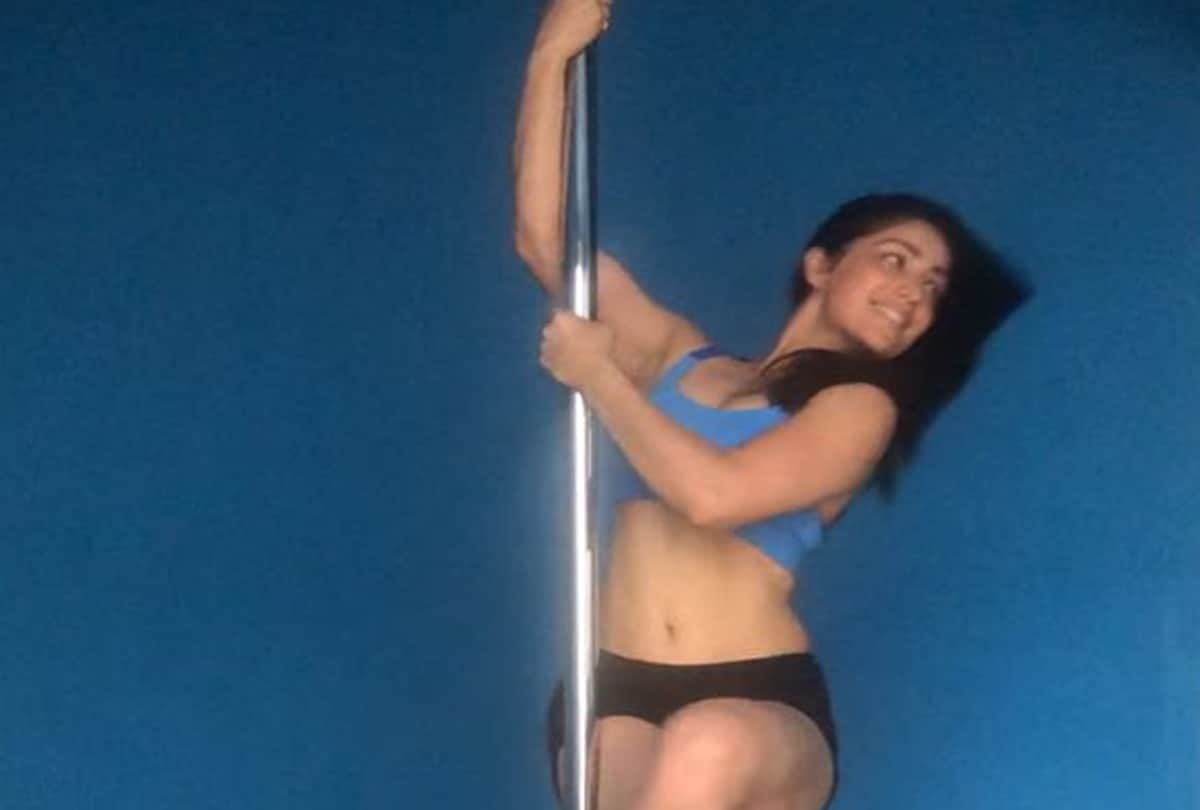 Yami Gautam Pole Dance photo has been viral