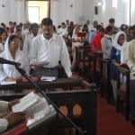 क्राइस्ट चर्च में उमड़े श्रद्धालु।
