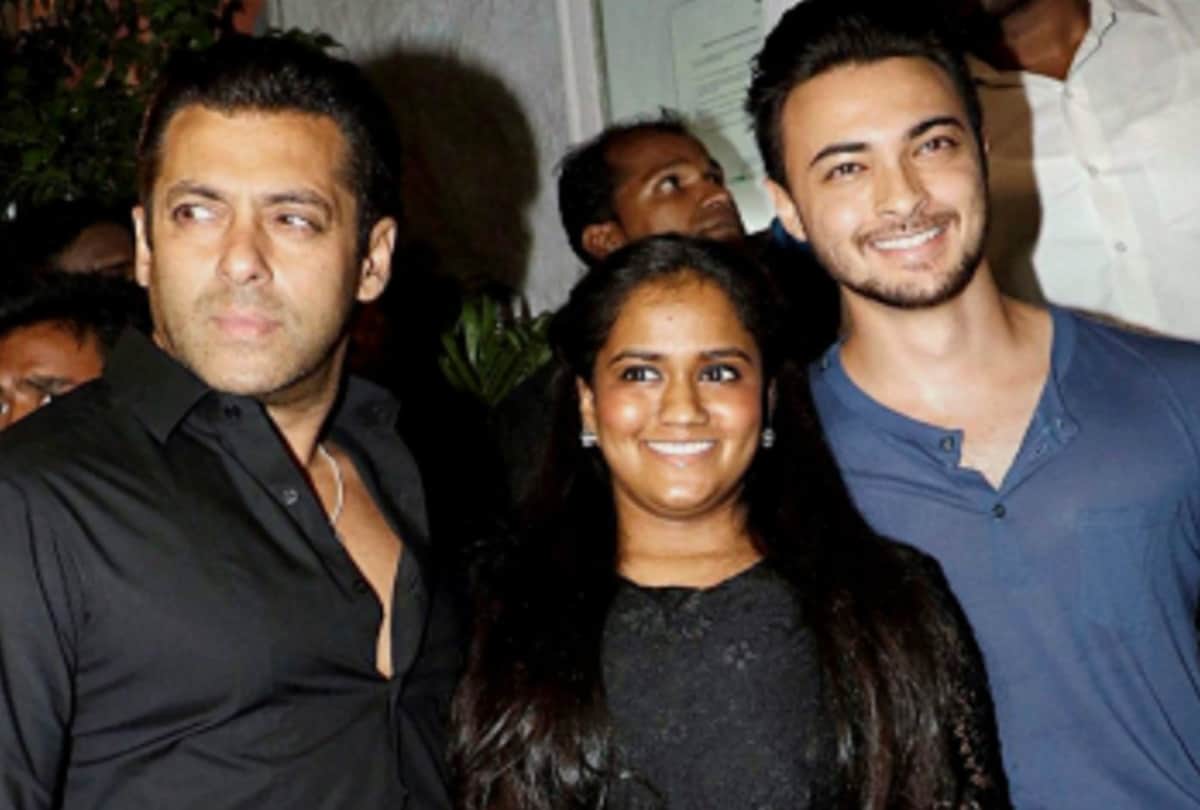 why vhp associates announces reward of rs 2 lakh for beating salman khan here is the truth
