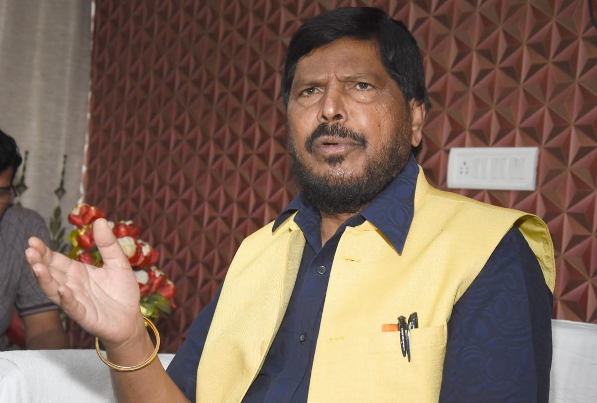 Sonia should have made Pawar PM in 2004 instead of Manmohan if she was unwilling: Athawale