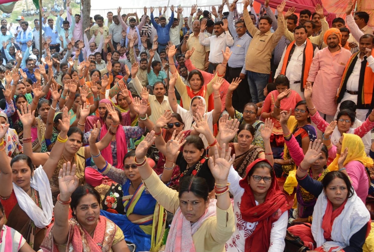siksha mitra demanded salary as new salary structure