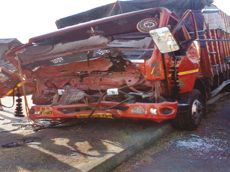 Tractor-DCM clash, drivers die