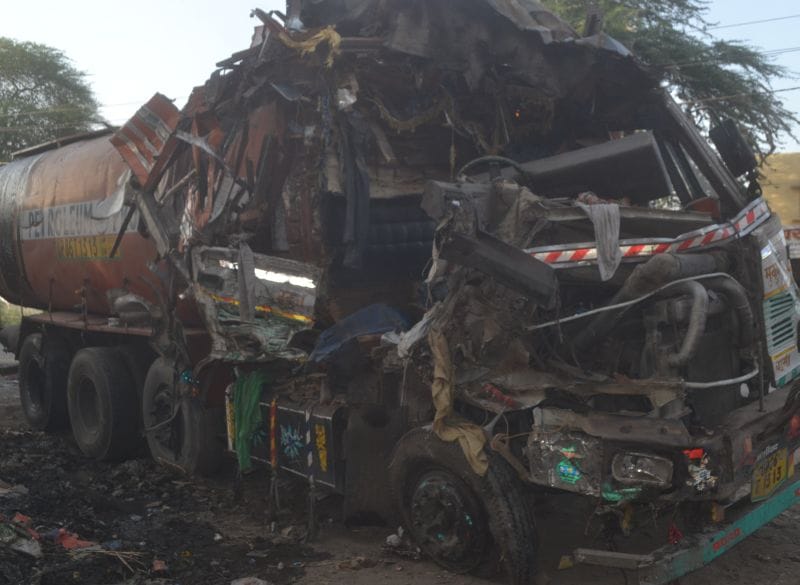 road accident on yamuna expressway two man died