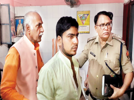 Crooks looted the farmer hostage