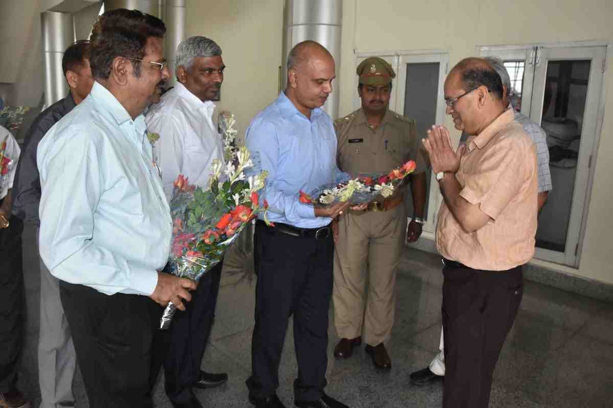 BHU security officer wore police uniform during vice chancellor
