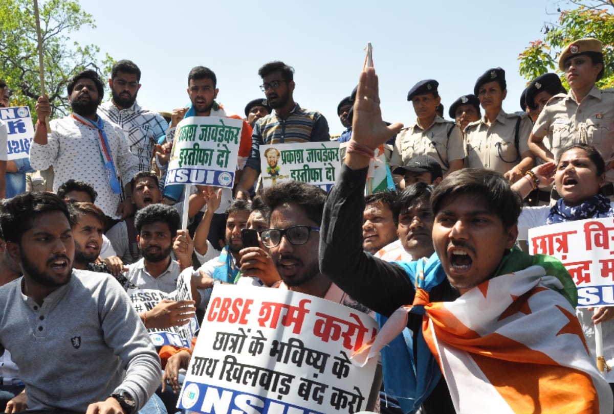 cbse re test: students burnt prakash javadekar image in protes