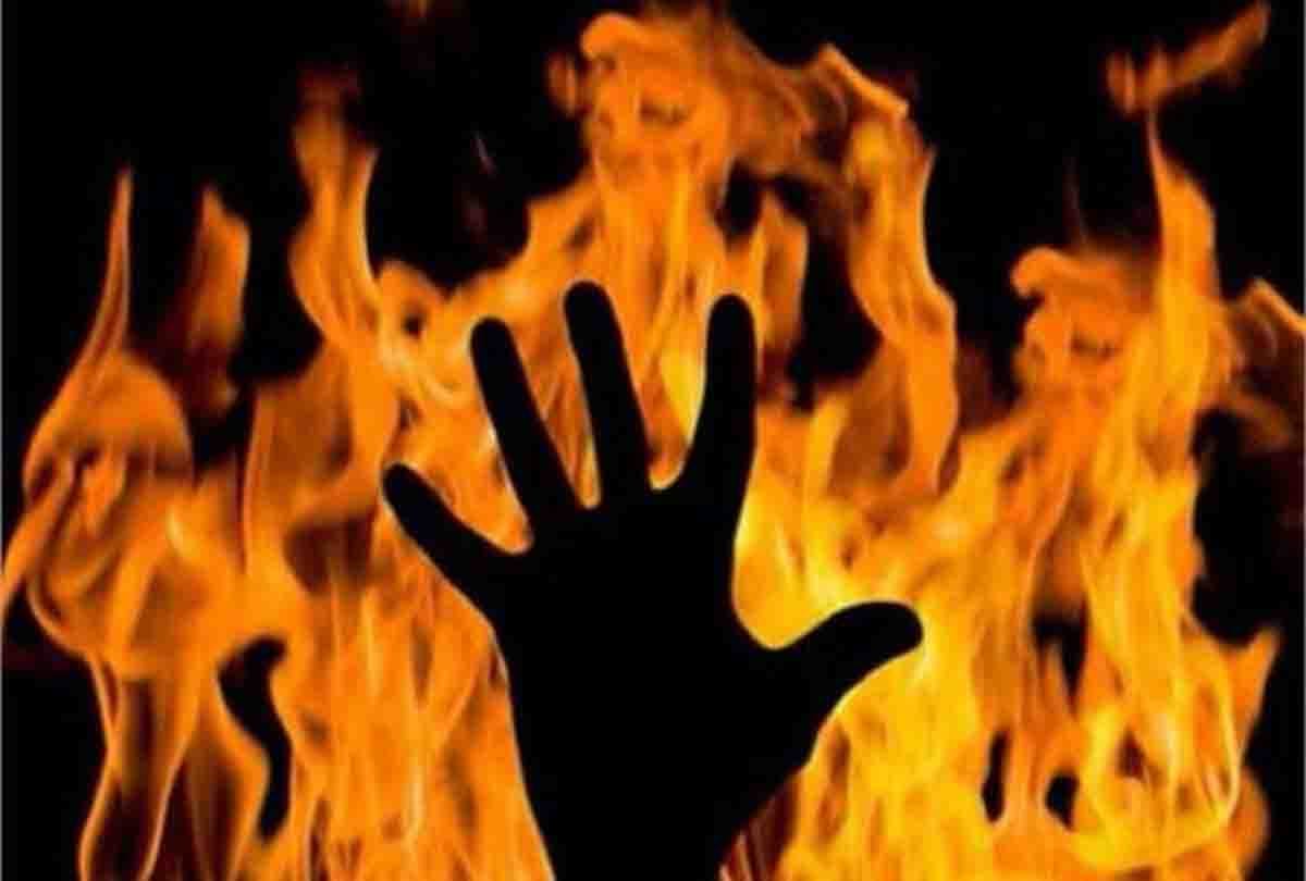 women reached to police station in up for his child
