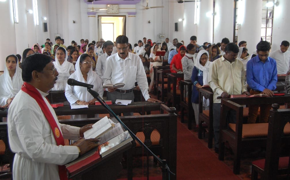 गुड फ्राइडे पर चर्चों में उमड़े विश्वासी, मानव सेवा का लिया संकल्प