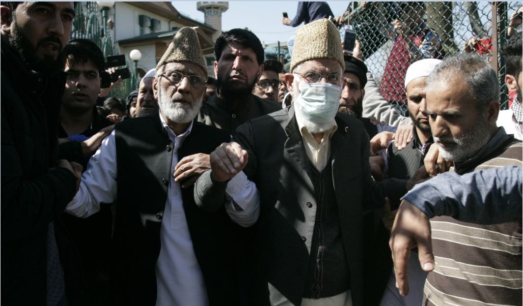 Hurriyat Conference (G) chairman Geelani allowed to walk free on after end his detention