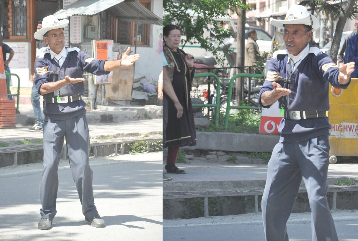 Himachal police cop harbans on traffic control duty in kullu Himachal Pradesh