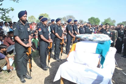 mathura the body of martyr soldier reached his house