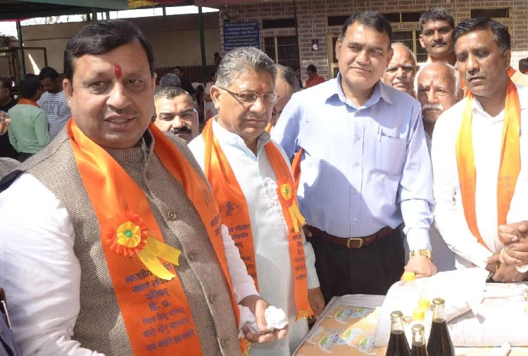 minister virender kanwar says that eco friendly cow dung pot for nursery