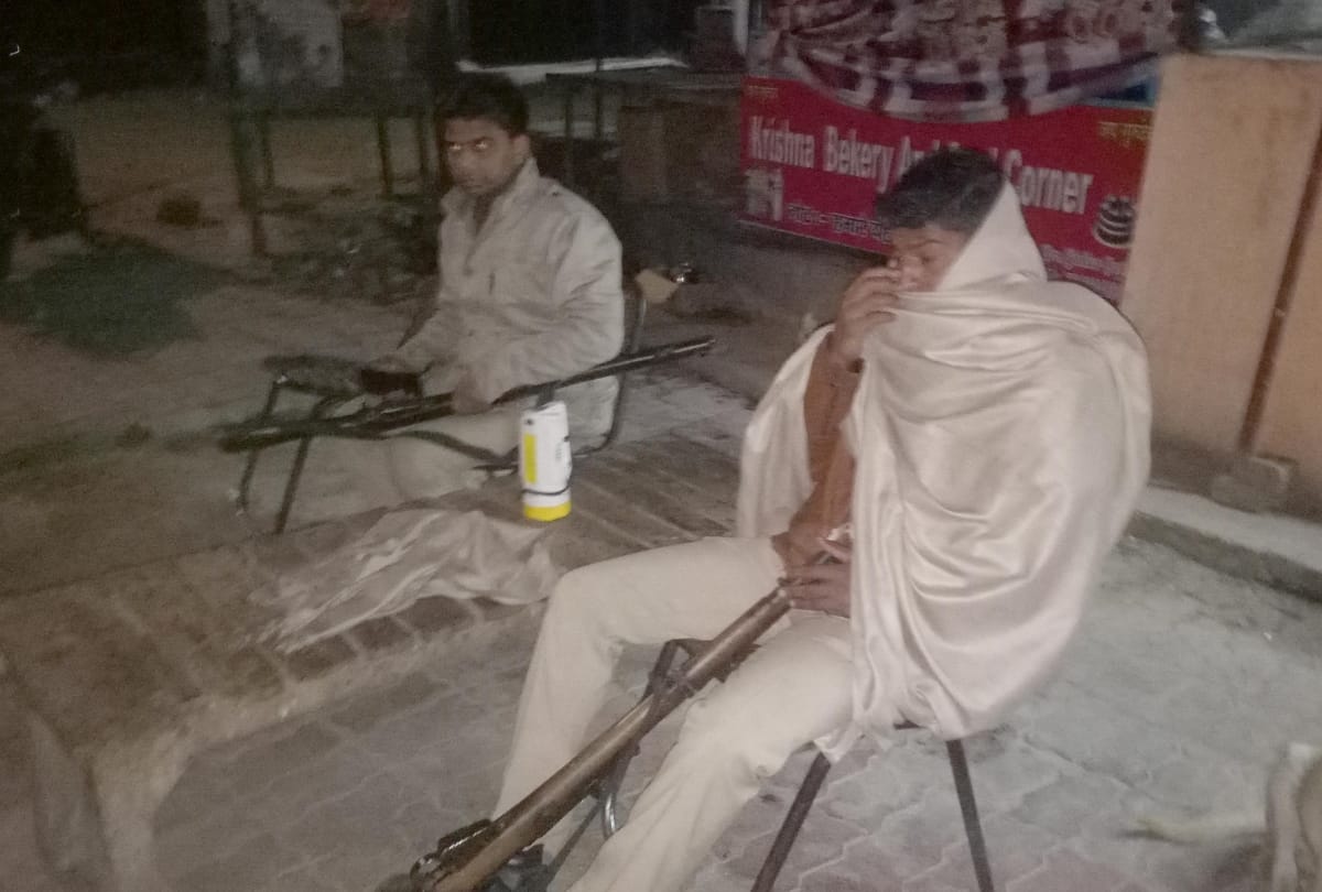 carelessness of lucknow police captured in camera