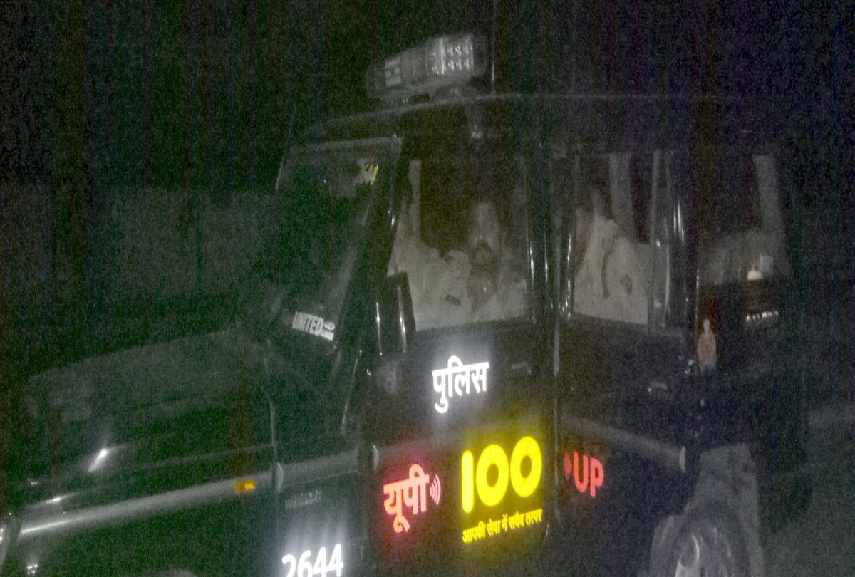 carelessness of lucknow police captured in camera