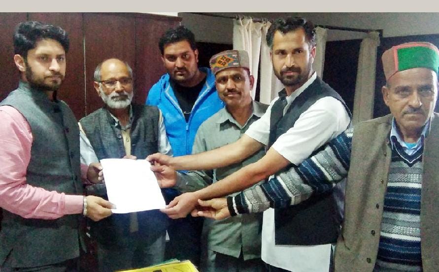 सीएम का पुतला जलाने की नाकाम कोशिश, अब 21 अप्रैल को प्रदर्शन