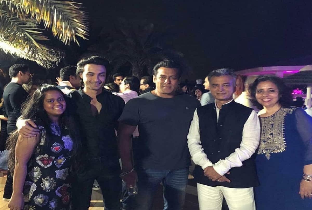 Salman Khan Parties With Bobby Deol And Race 3 Team At Nephew Ahil Birthday