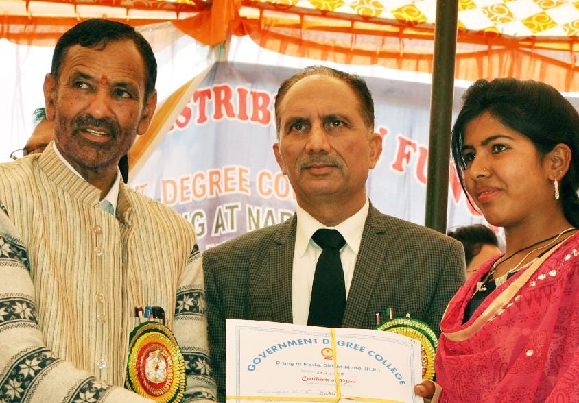 विधायक ने नवाजे नारला कालेज के मेधावी