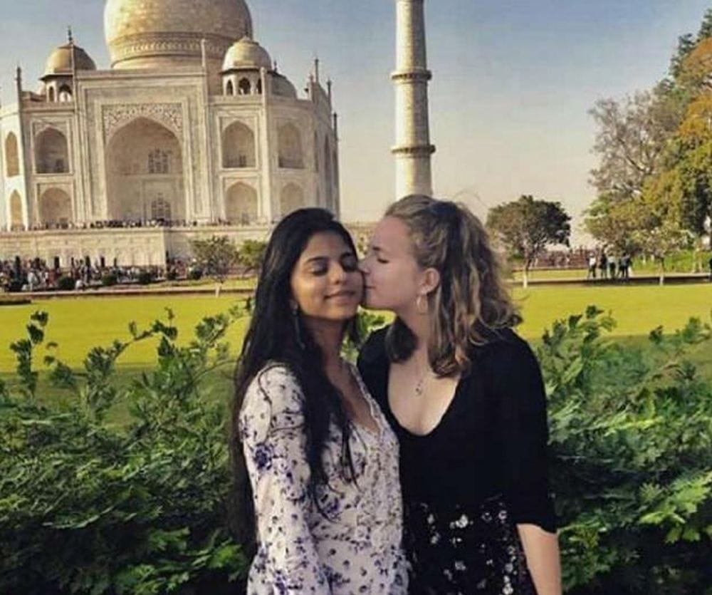 shahrukh khan's family visited taj mahal