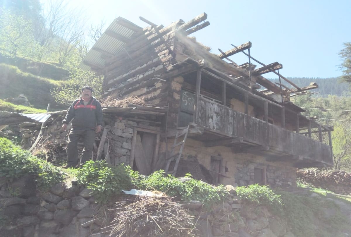 big loss to property due to Storm at shimla rampur