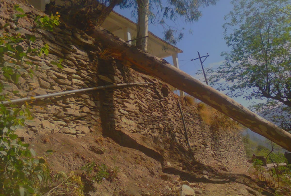 big loss to property due to Storm at shimla rampur