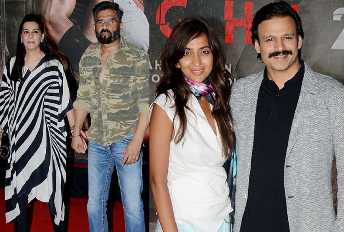 Tiger Shroff Jackie Shroff along with Akshay Kumar spotted Baaghi 2 screening in Mumbai 