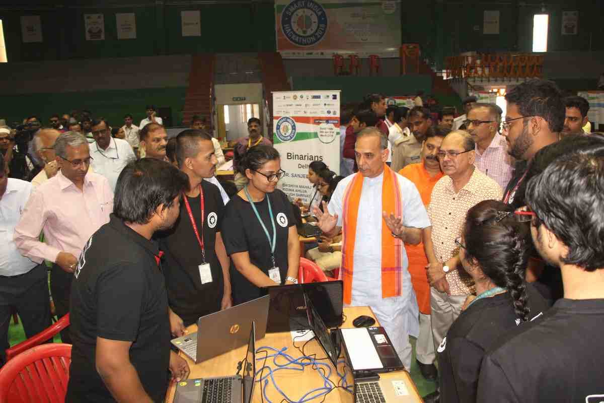 PM modi came live for smart india hackthon in BHU