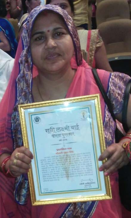 varsha, pushpa raichaiivaid laxmibai award