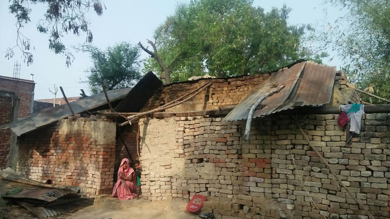 आंधी का कहर:पोल और तार हुए क्षतिग्रस्त