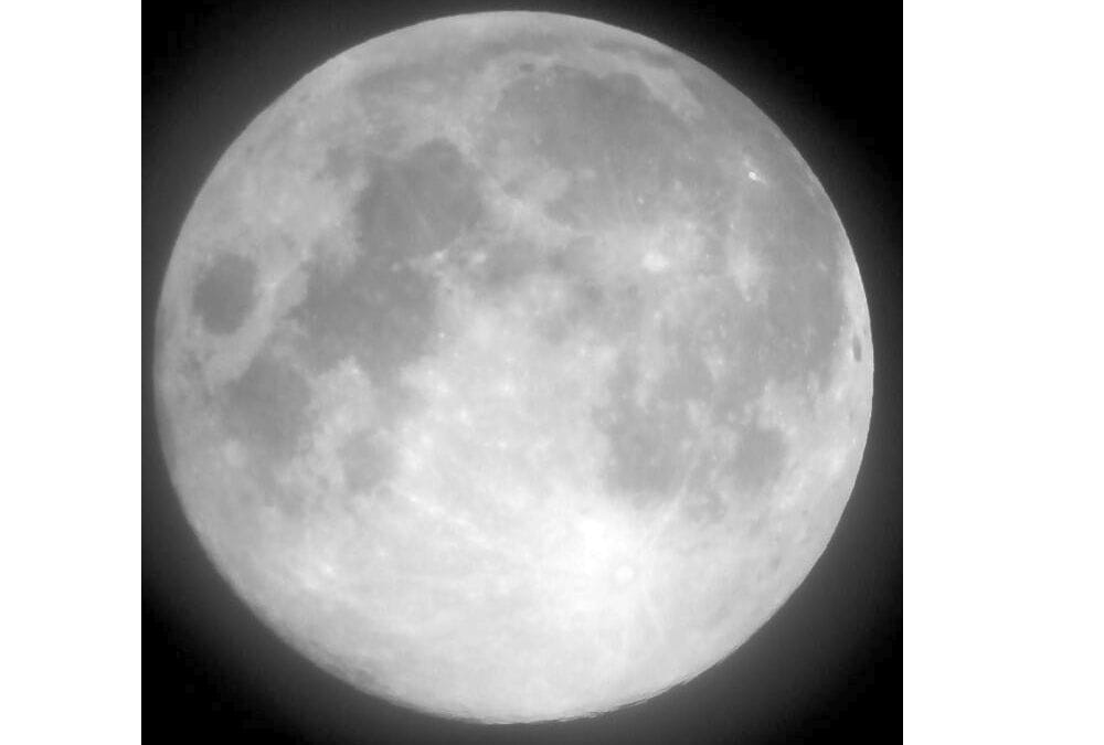 pics of blue moon in lucknow.