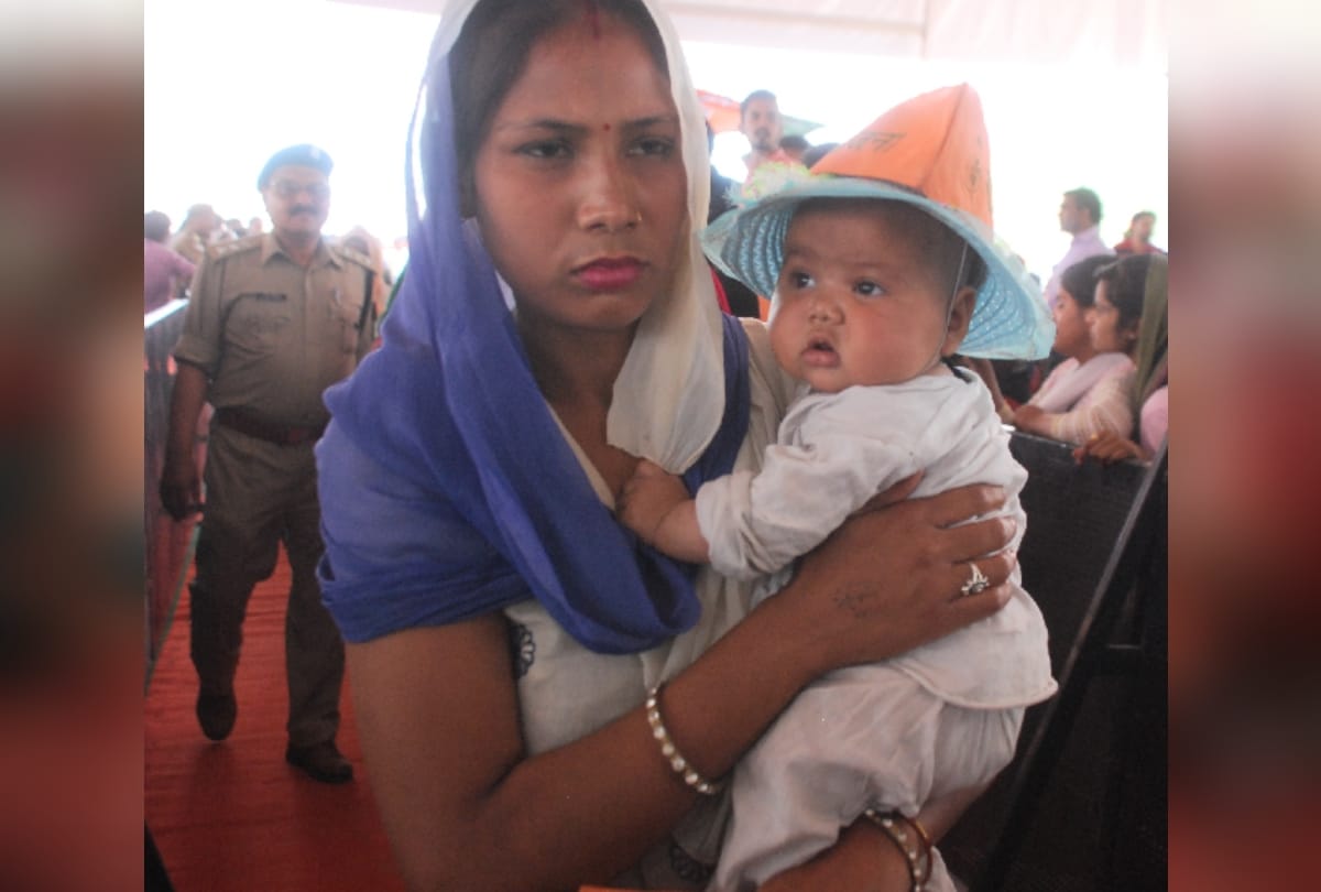 in cm yogi adityanath rally boy made naked as shirt was black, women sent back for black dress