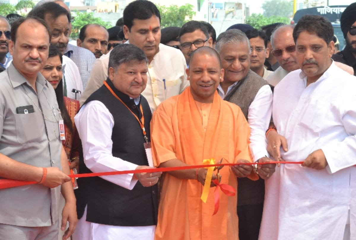 in cm yogi adityanath rally boy made naked as shirt was black, women sent back for black dress