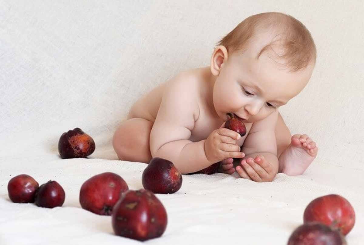Do not feed eggs to children below one year