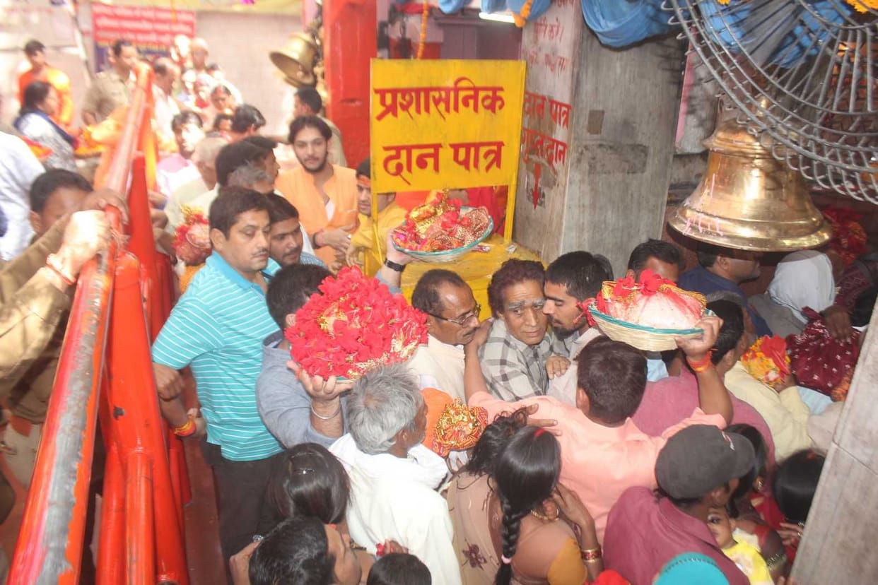 चैत्र पूर्णिमा पर पांच लाख भक्तों ने लगाई हाजिरी