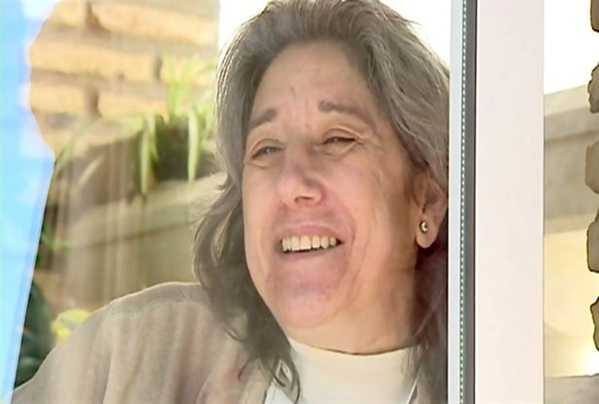 Woman Mysterious illness forced to live inside glass room More than a Decade