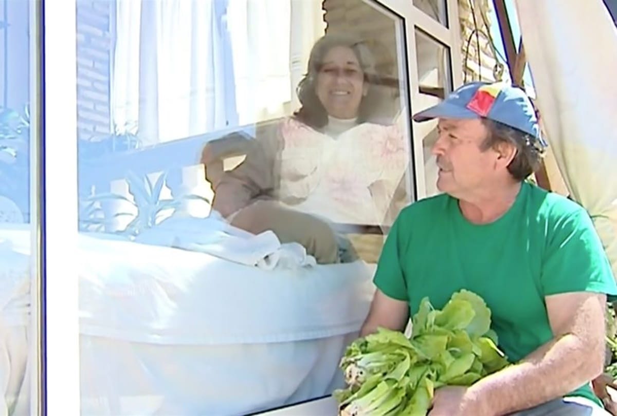 Woman Mysterious illness forced to live inside glass room More than a Decade