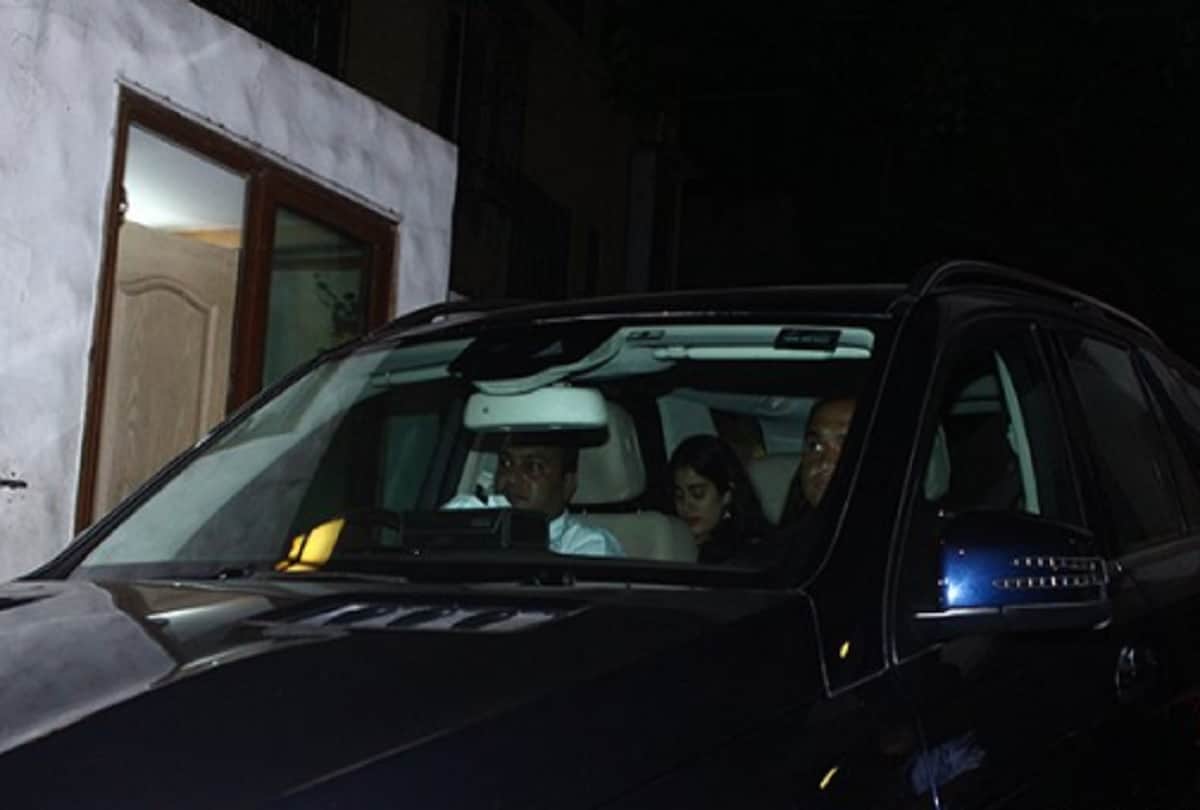 Janhvi Kapoor and Khushi Kapoor meet Sanjay Leela Bhansali in his office 