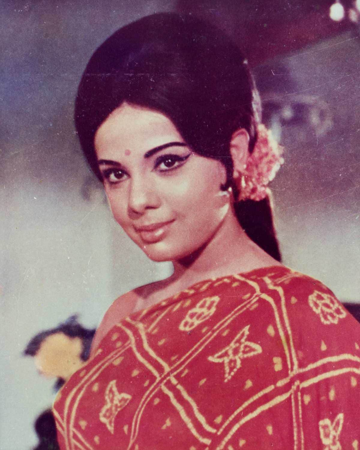 Why tragedy queen Meena Kumari Gifted Her Bunglow To Mumtaz