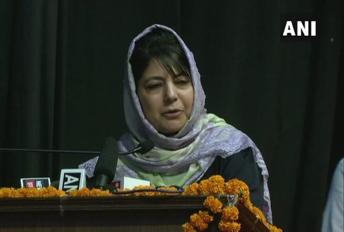 A man from the crowd gets up and speaks to Mehbooba Mufti on relief for Kashmiri Pandits